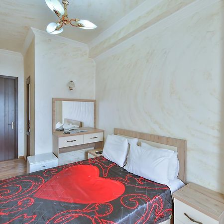Royal Hotel Батуми Экстерьер фото