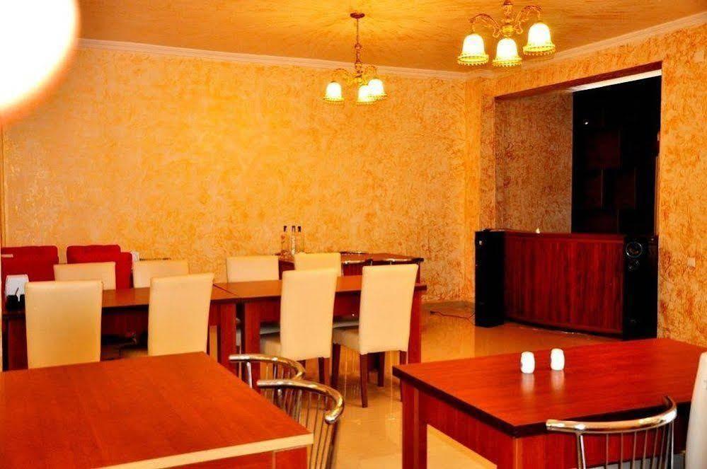 Royal Hotel Батуми Экстерьер фото