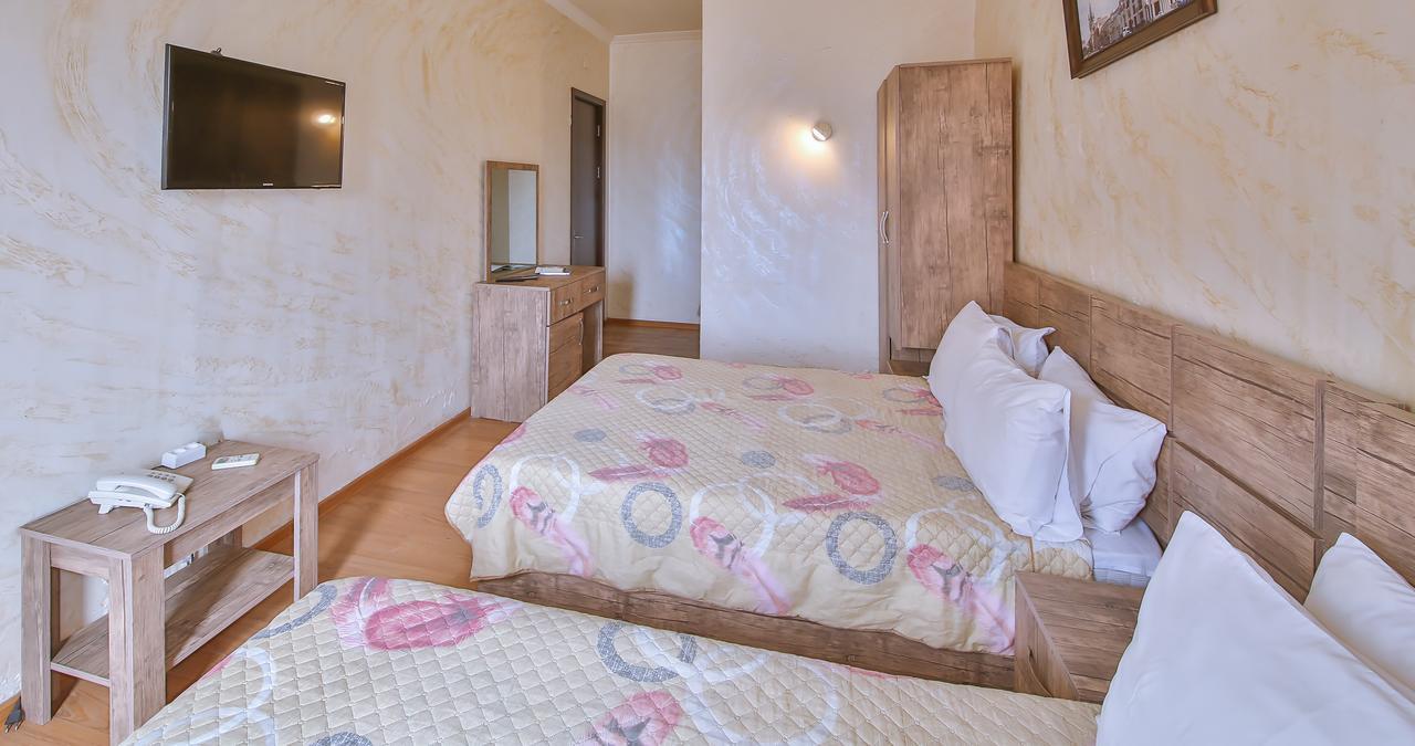 Royal Hotel Батуми Экстерьер фото