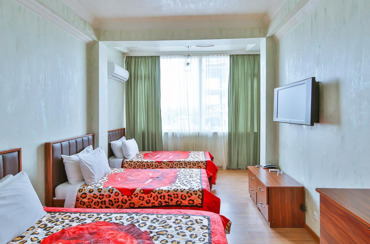 Royal Hotel Батуми Экстерьер фото