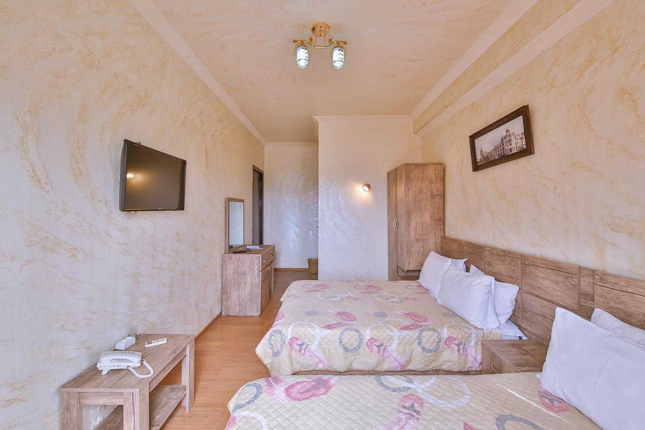 Royal Hotel Батуми Экстерьер фото