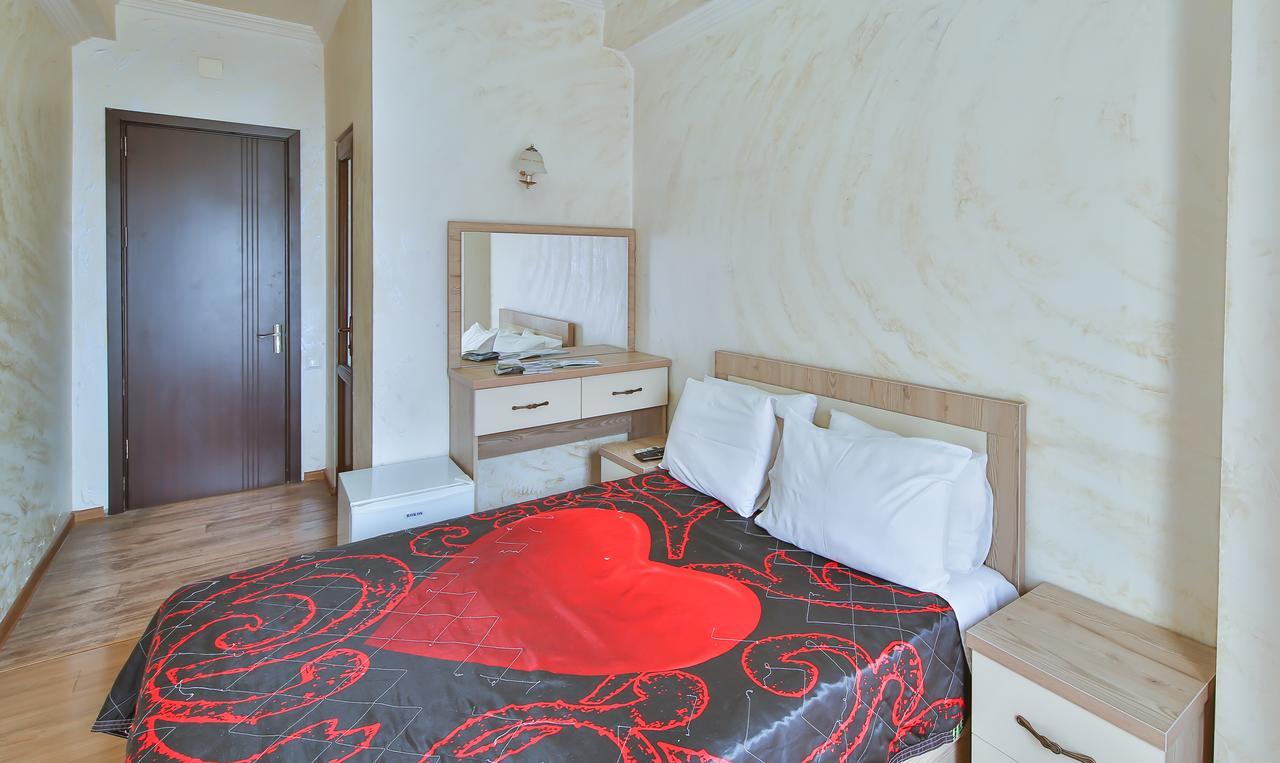 Royal Hotel Батуми Экстерьер фото