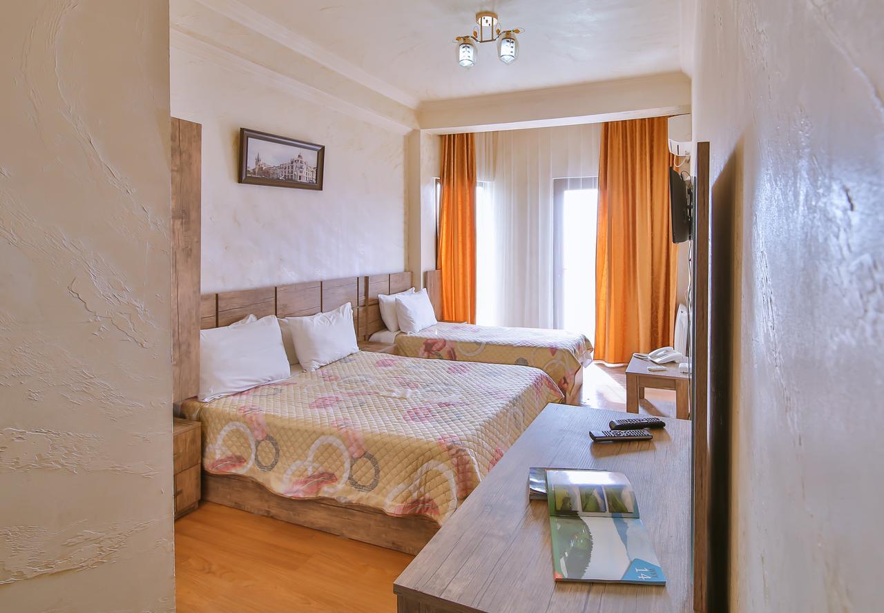 Royal Hotel Батуми Экстерьер фото