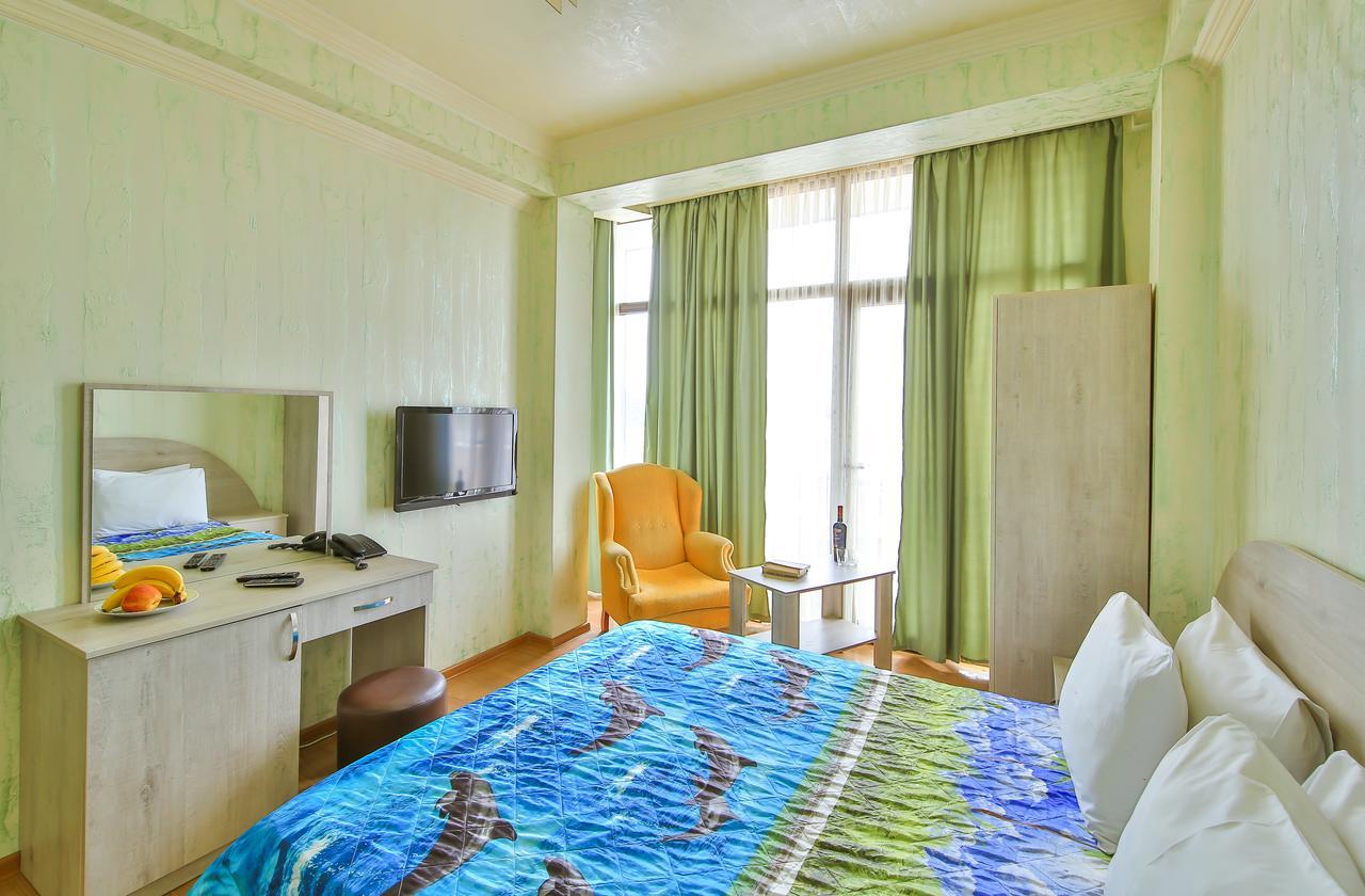 Royal Hotel Батуми Экстерьер фото