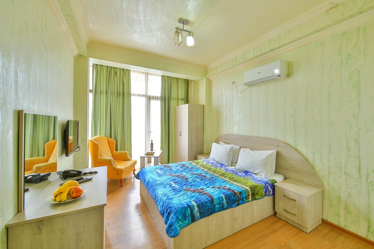 Royal Hotel Батуми Экстерьер фото