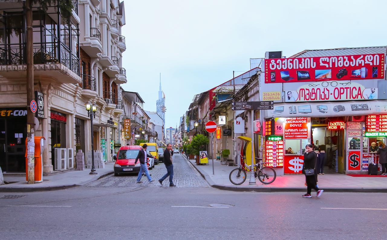 Royal Hotel Батуми Экстерьер фото