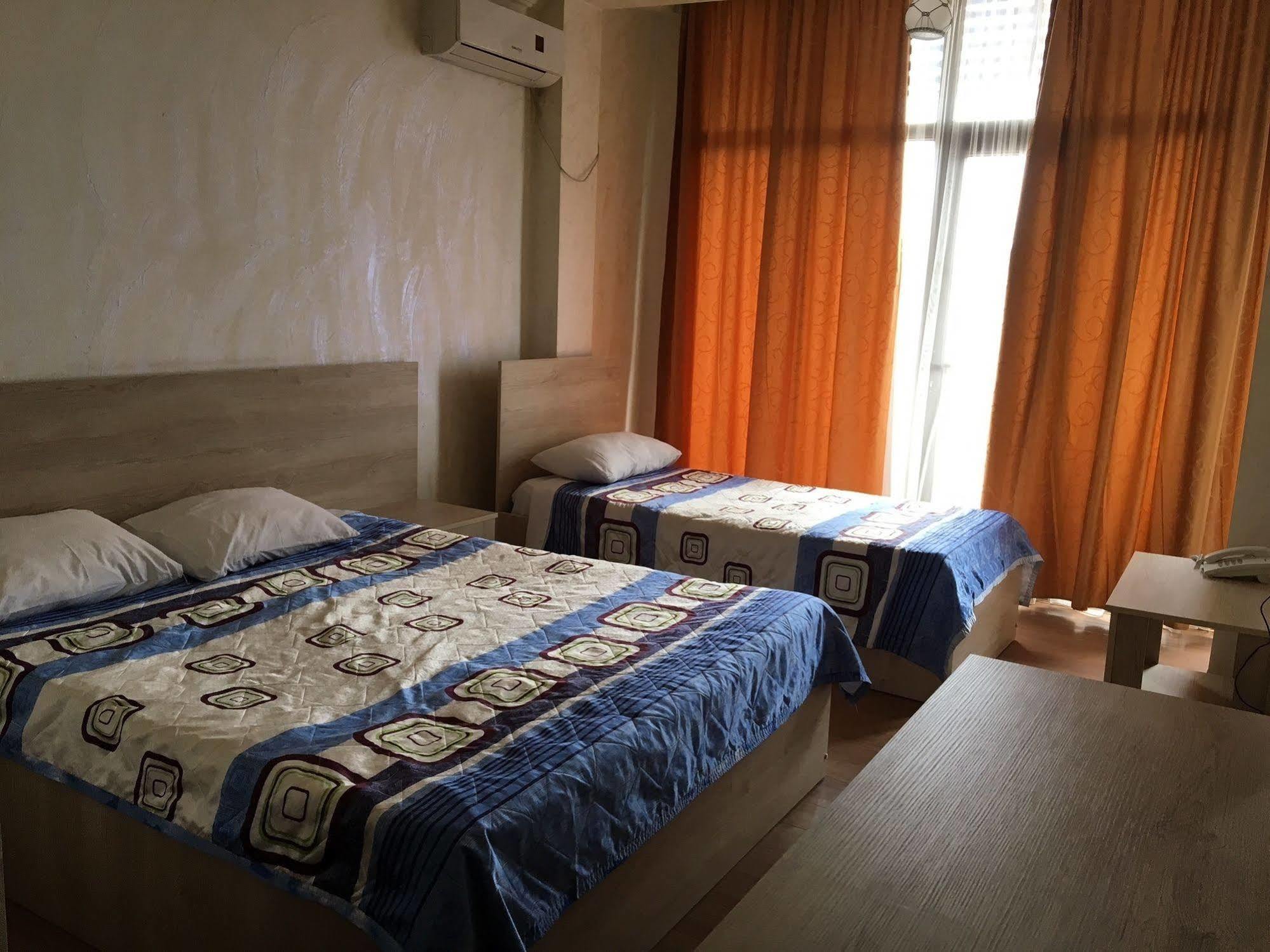Royal Hotel Батуми Экстерьер фото