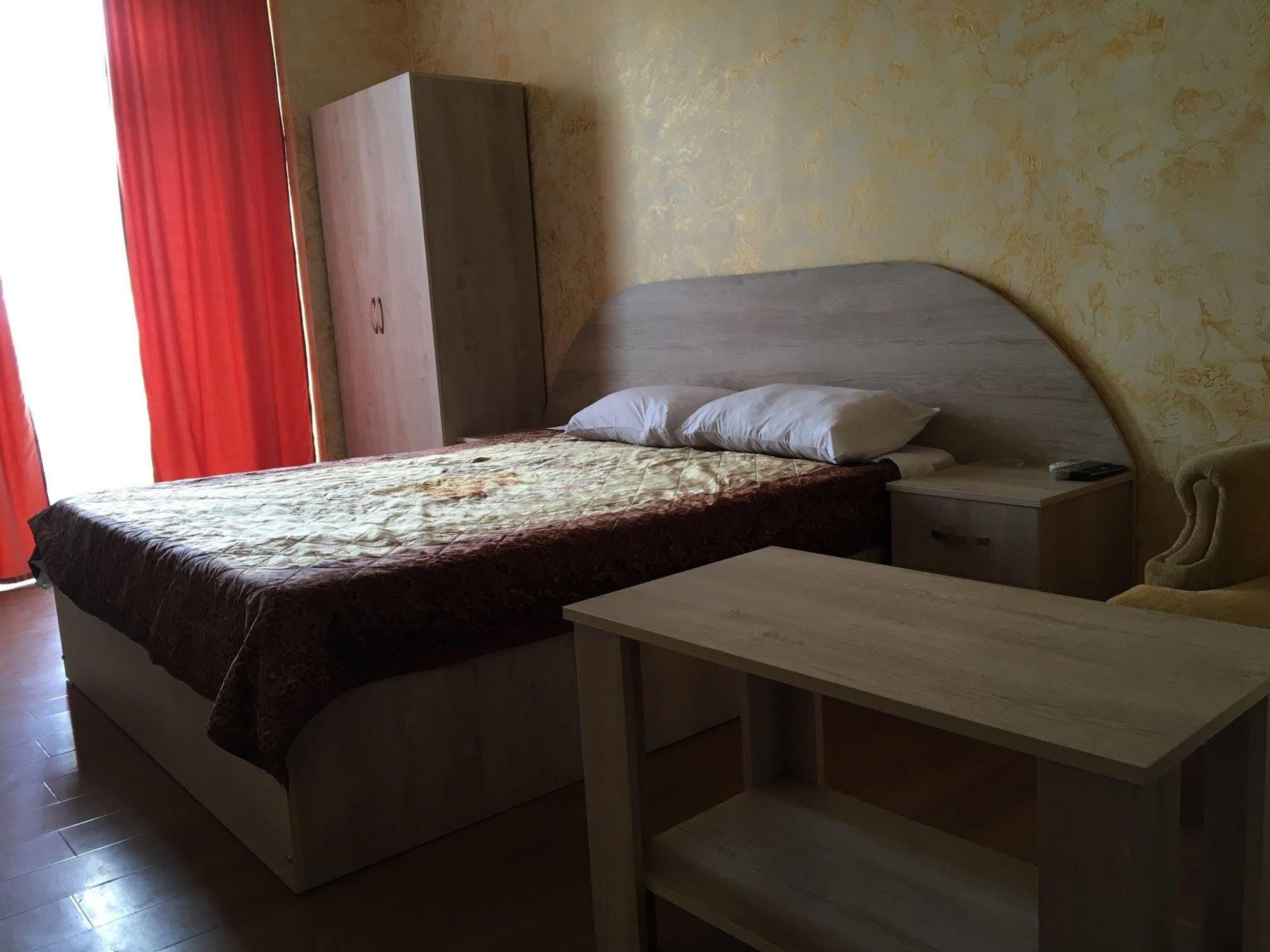 Royal Hotel Батуми Экстерьер фото