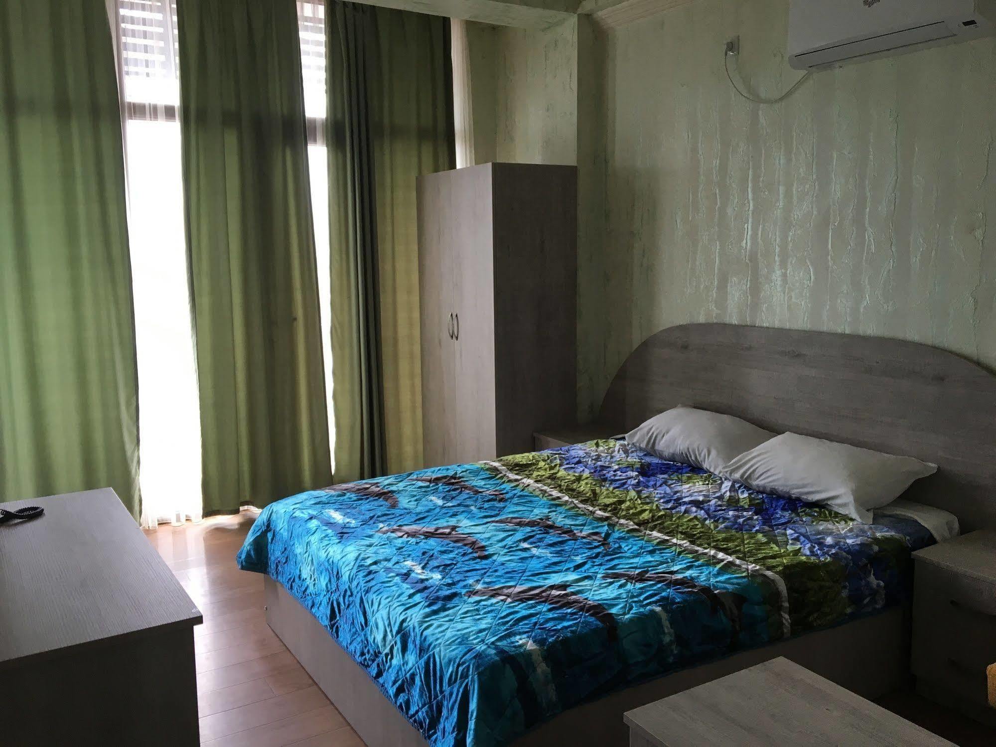 Royal Hotel Батуми Экстерьер фото