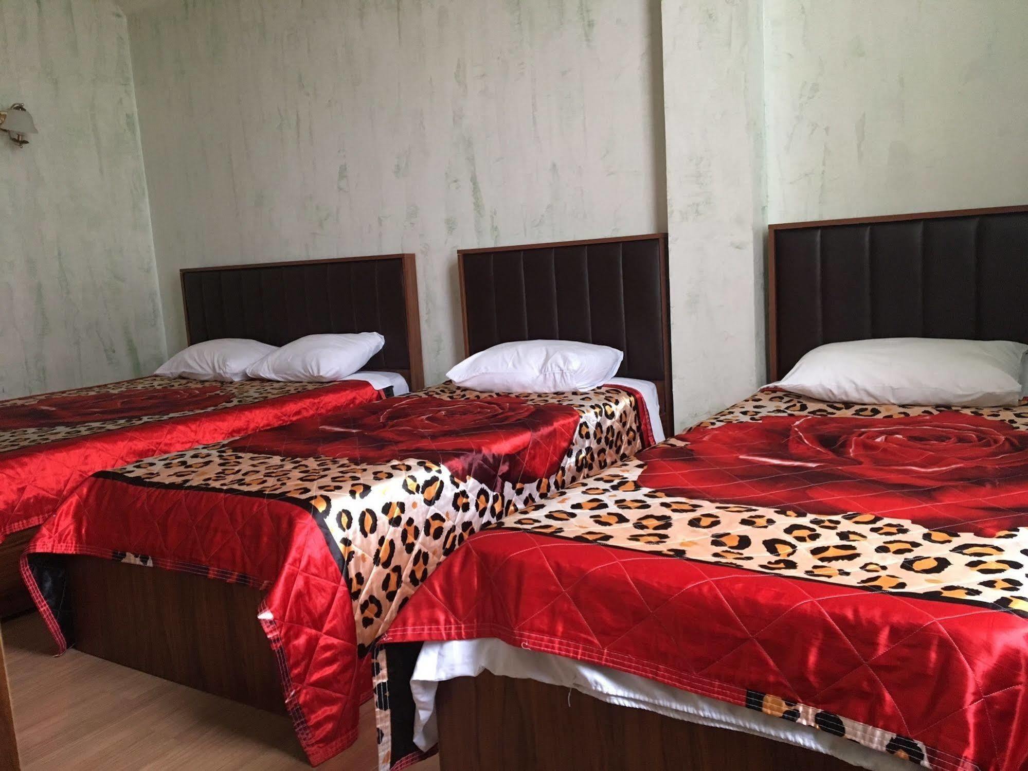 Royal Hotel Батуми Экстерьер фото